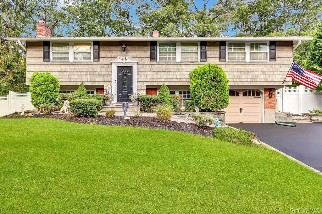 1 Cottontail Lane, East Setauket