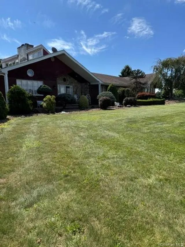 81 Pine Island Turnpike, Warwick