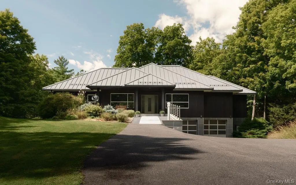 8 Sarah Court, Rhinebeck