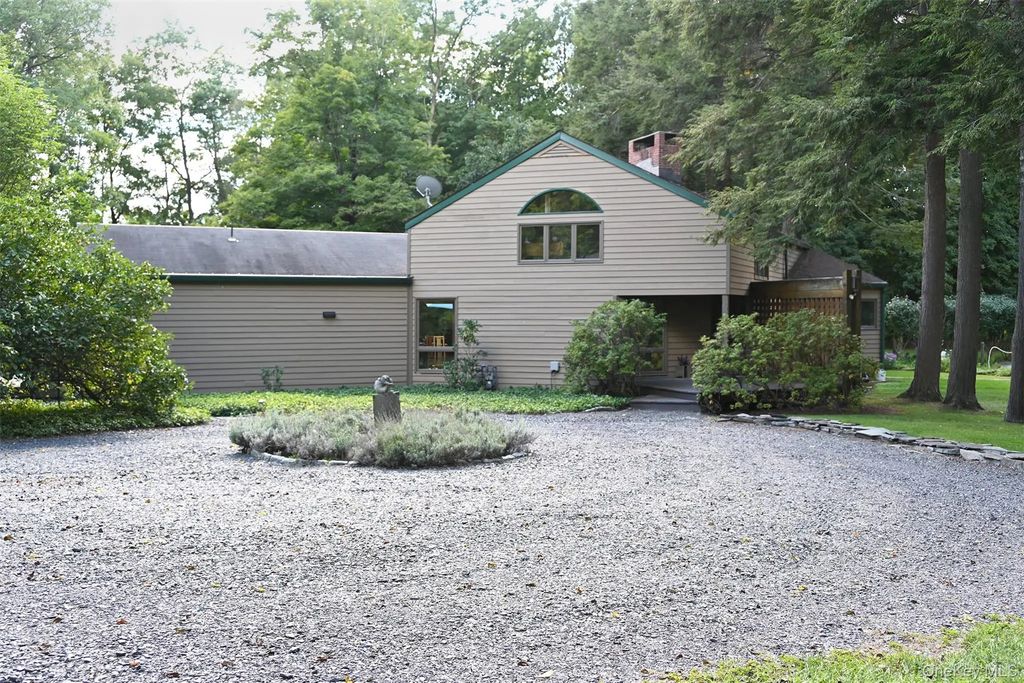 65 Colonial Avenue, Warwick