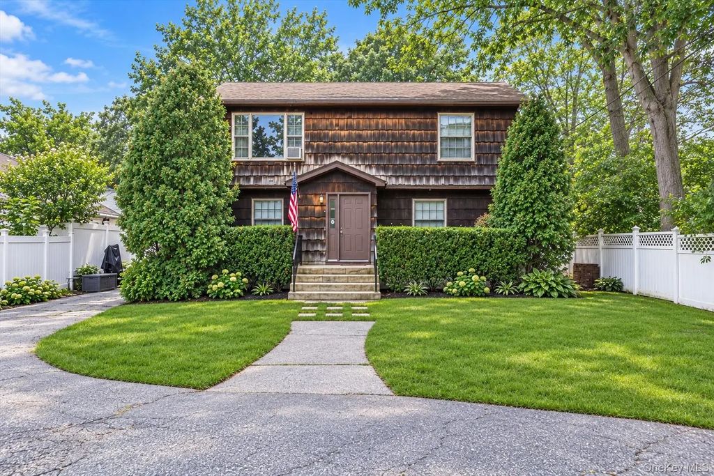 1045 Park Avenue, Huntington