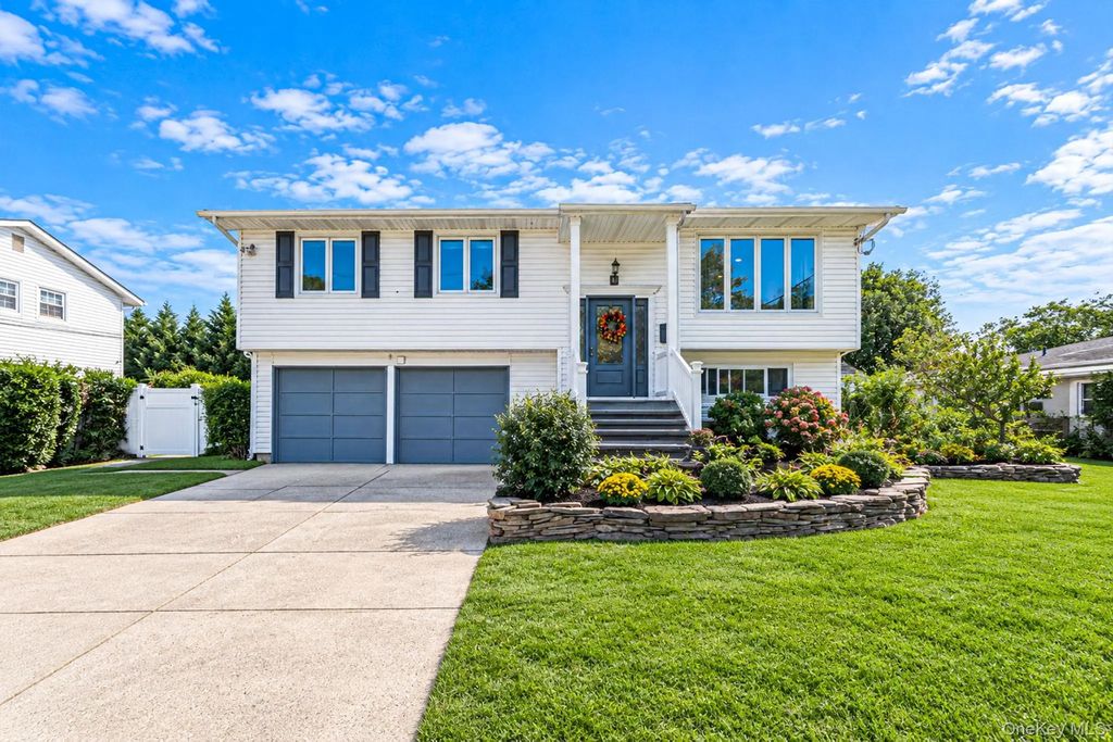 1527 Saint Louis Avenue, Bay Shore