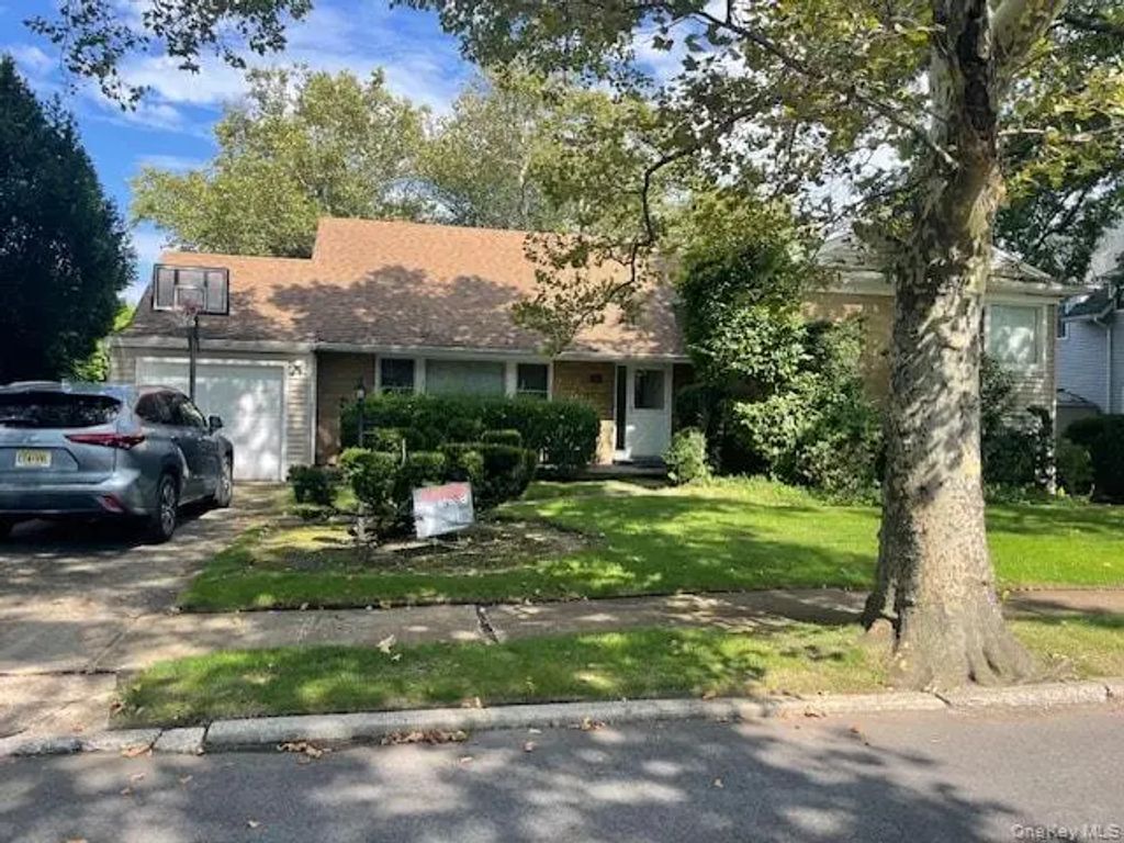894 Lakeside Drive, Woodmere