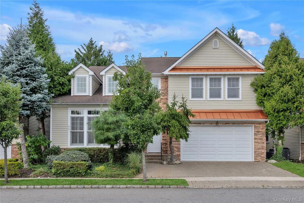 95 W Overlook, Port Washington
