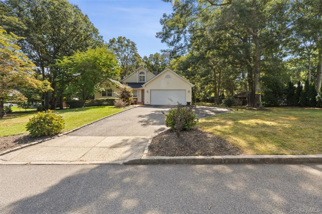 4 Thunderbird Court, Shoreham