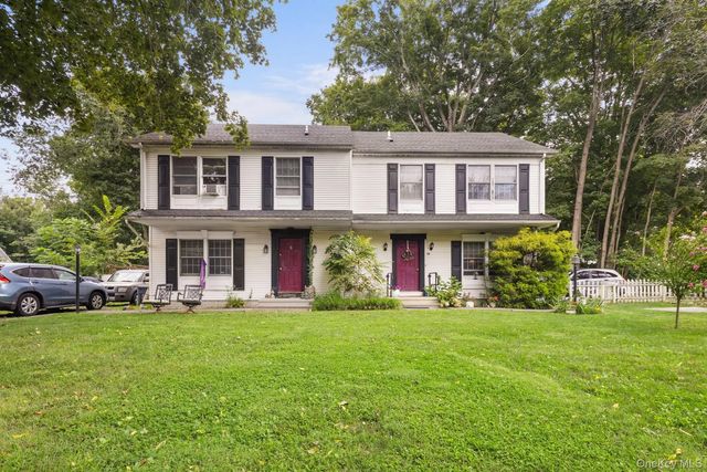 8 Wells Woods Lane, Brewster