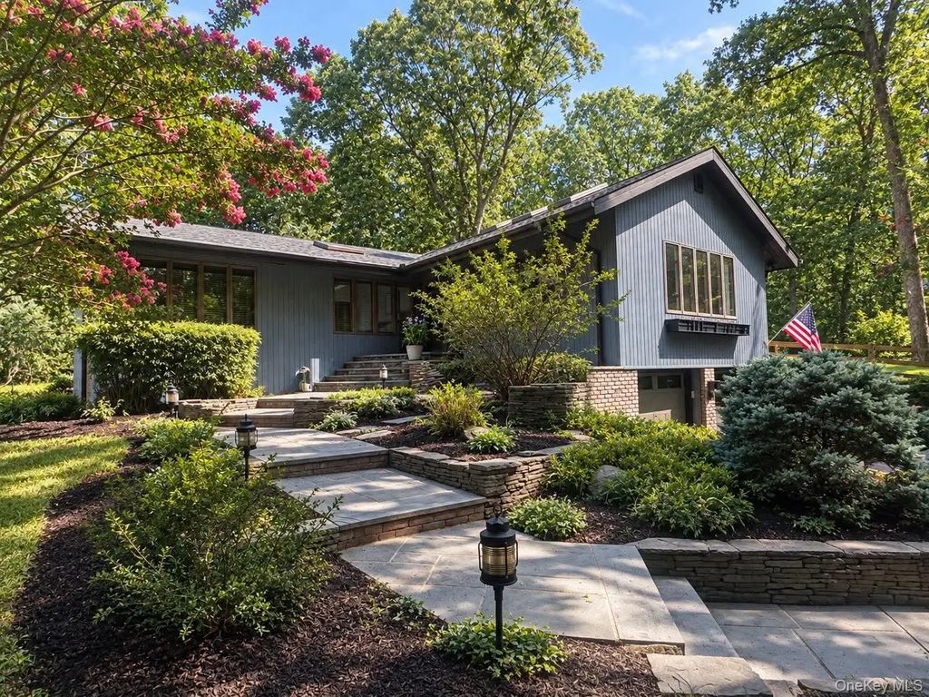 1 Pheasant Lane, Lloyd Neck