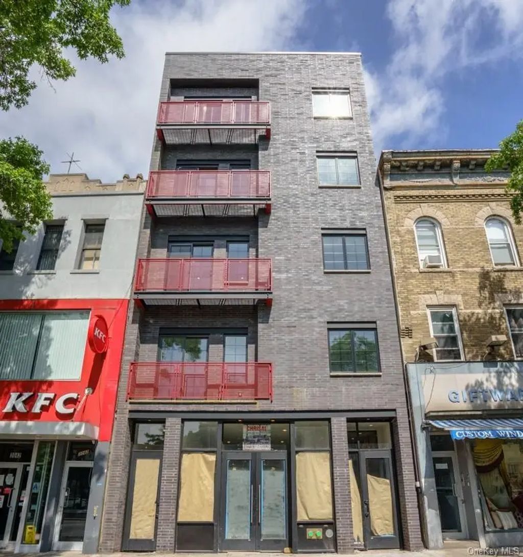 3038 Steinway Street, Astoria