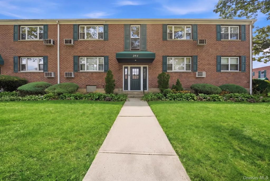 985 Fenwood 3, Valley Stream