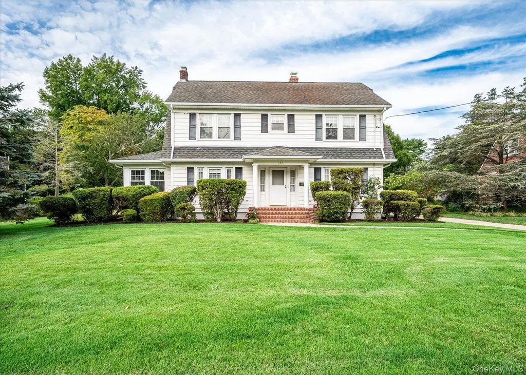 132 Washington Avenue, Patchogue