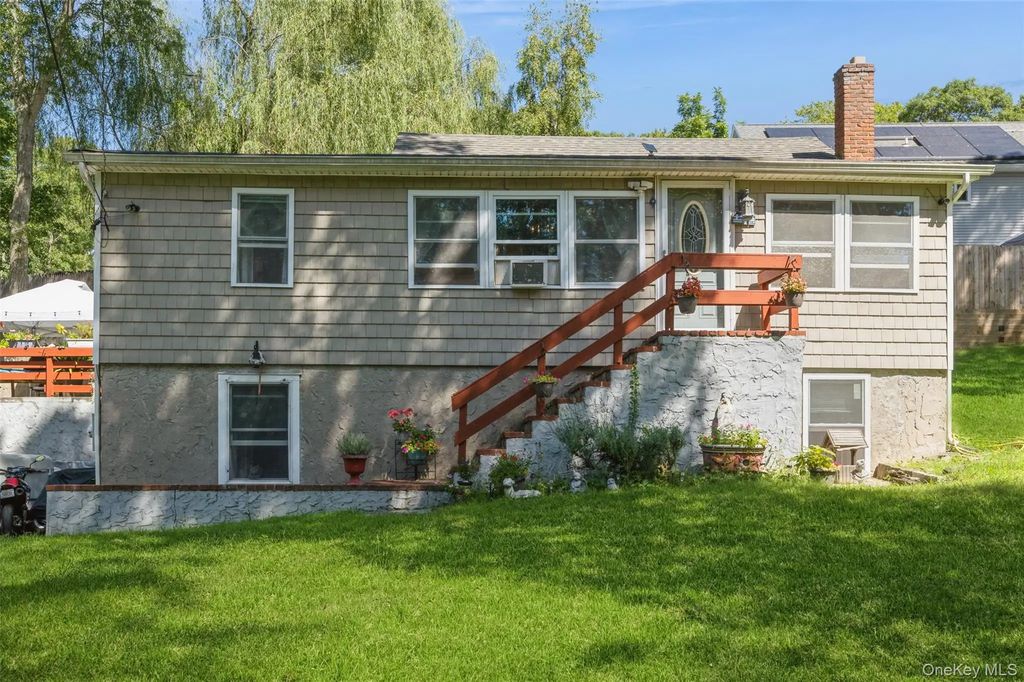 25 Tamarack Road, Rocky Point