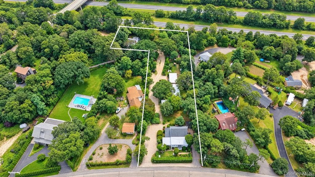 92 North Road, Hampton Bays