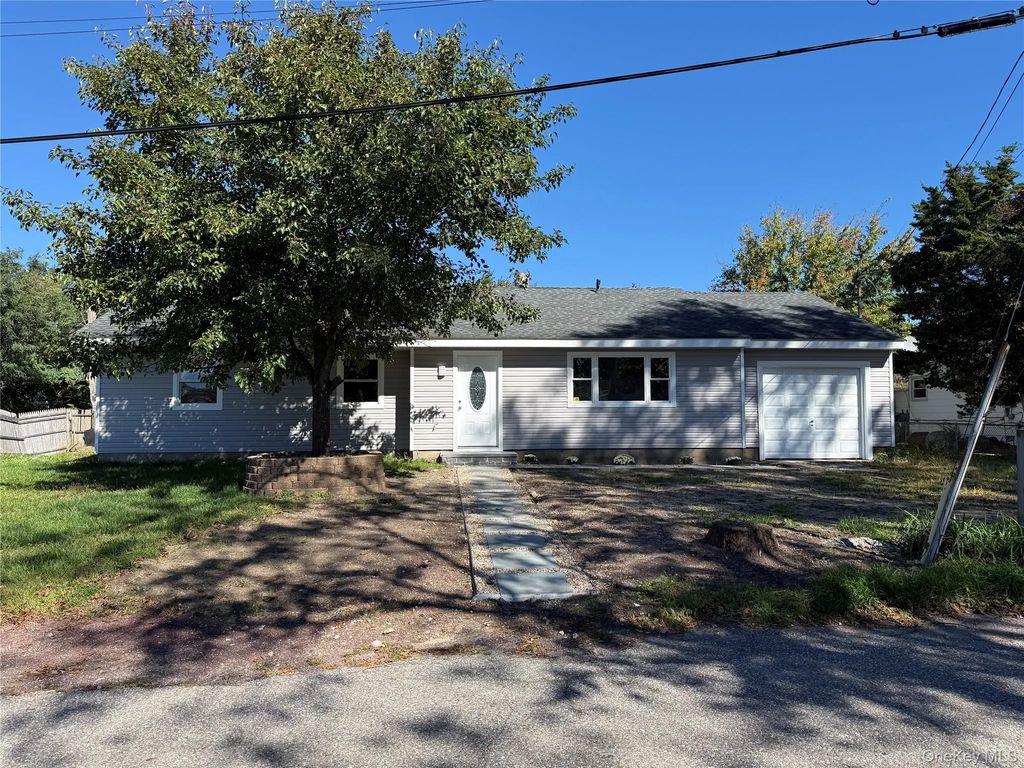 21 Astoria Road, Mastic Beach