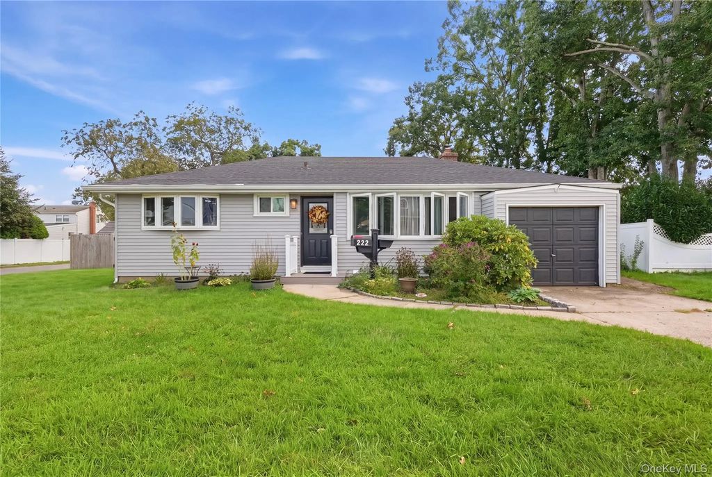 222 Jerusalem Avenue, Massapequa