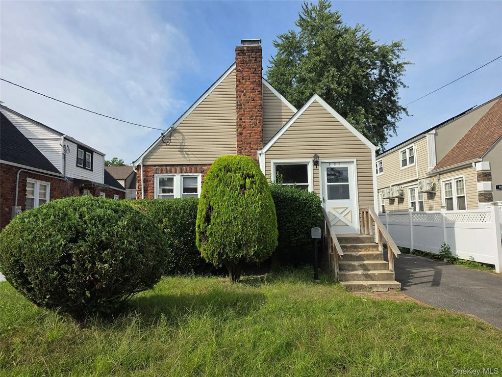 987 Wallace Avenue, Baldwin
