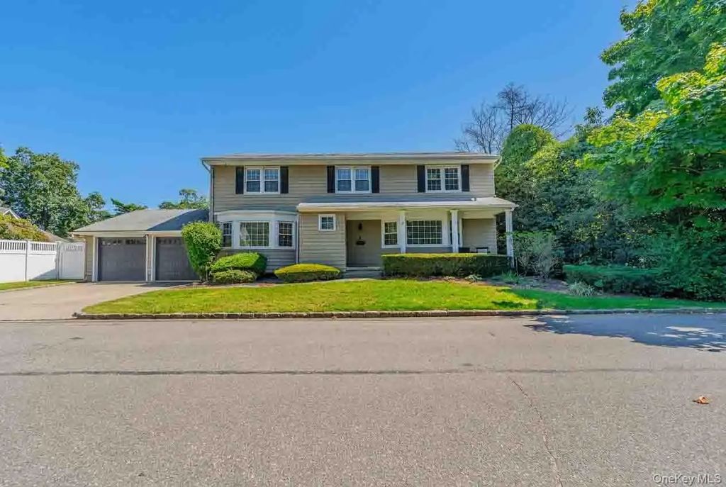 2 Ike Place, Woodmere