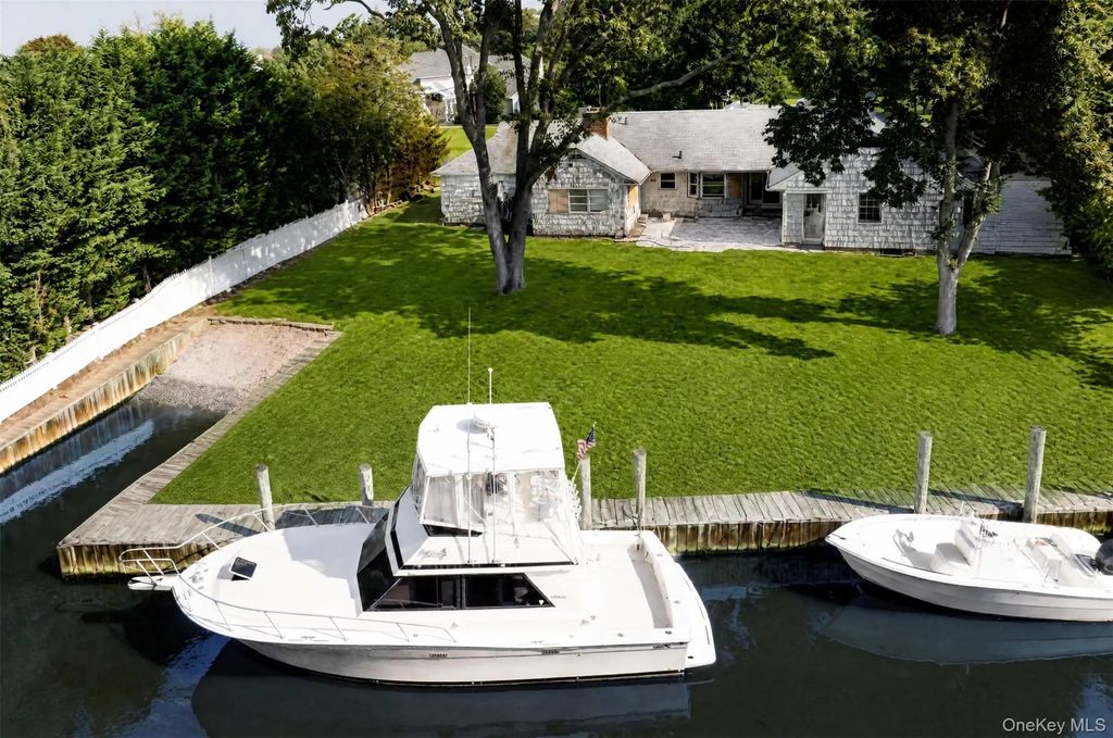 2 Gibb Lane, Islip
