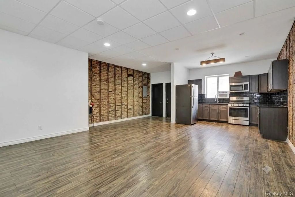 5224 35th Street, Long Island City