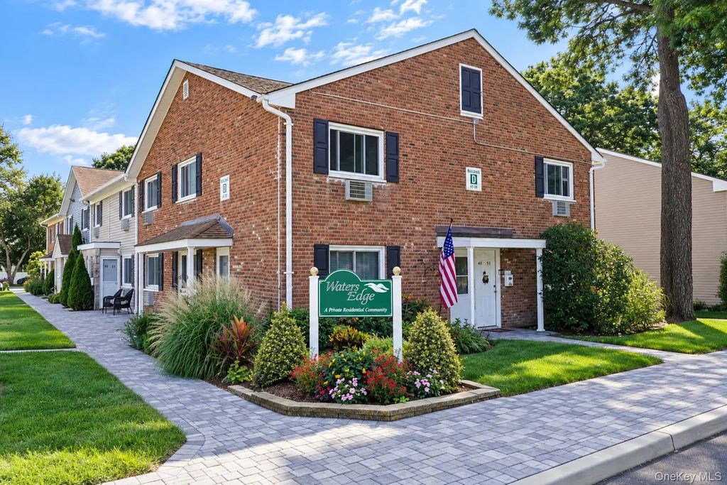 40 4th Street W # 54, Patchogue