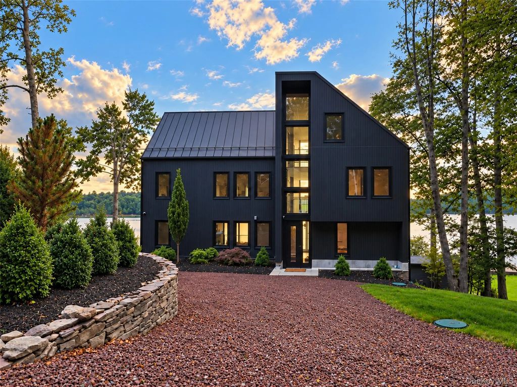 129 Starlight Road, Monticello
