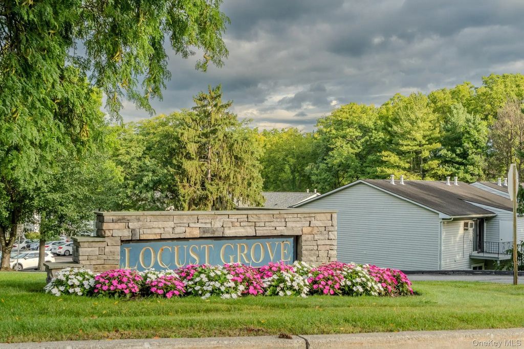 8 Ivy Court # B, Fishkill