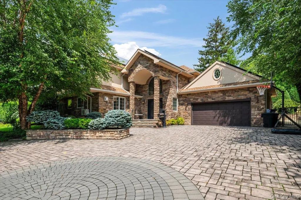 111 Barrett Road, Lawrence