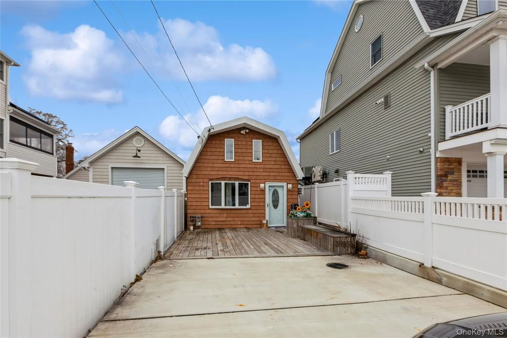 3955 South Street, Seaford