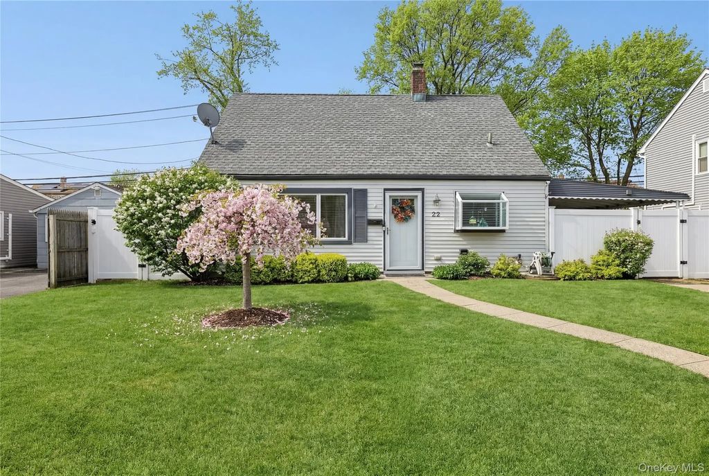 22 Shelter Lane, Levittown