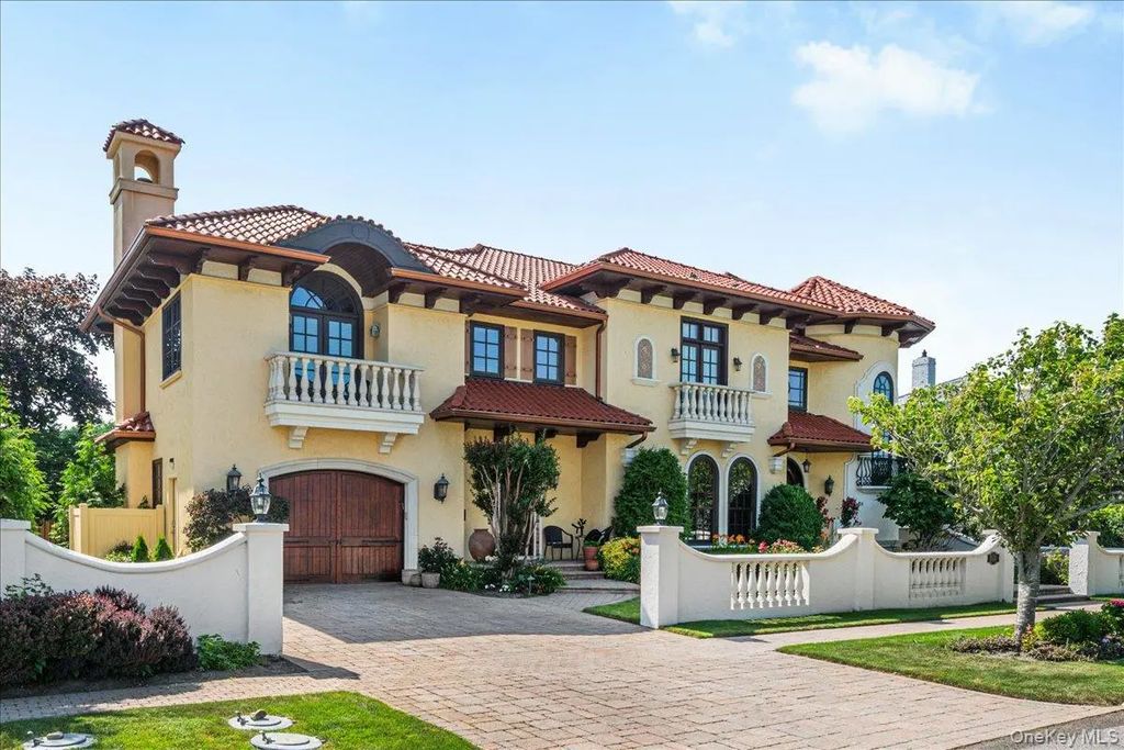 81 Montgomery Boulevard, Atlantic Beach