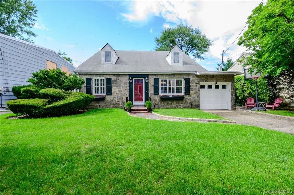 928 Northfield Road, Woodmere