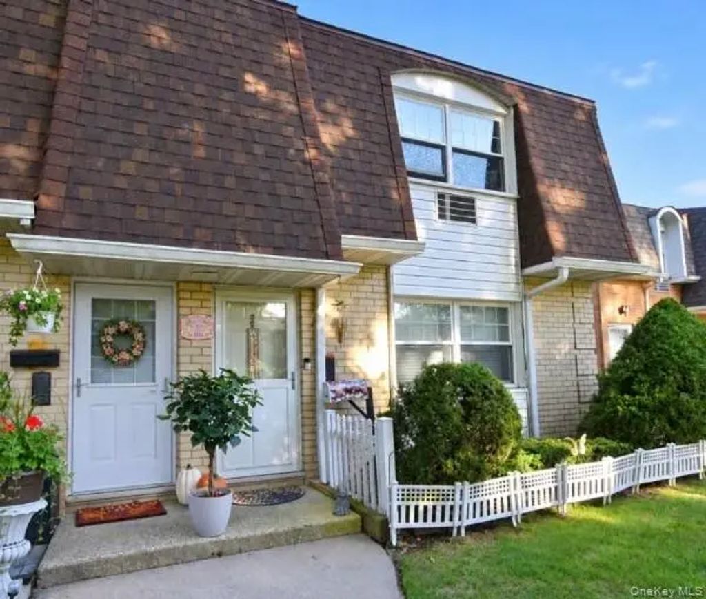 10 Glen Hollow Drive # C56, Holtsville