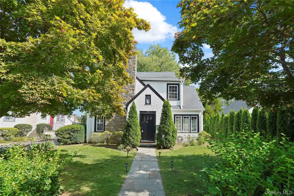 164 Nelson Road, Scarsdale
