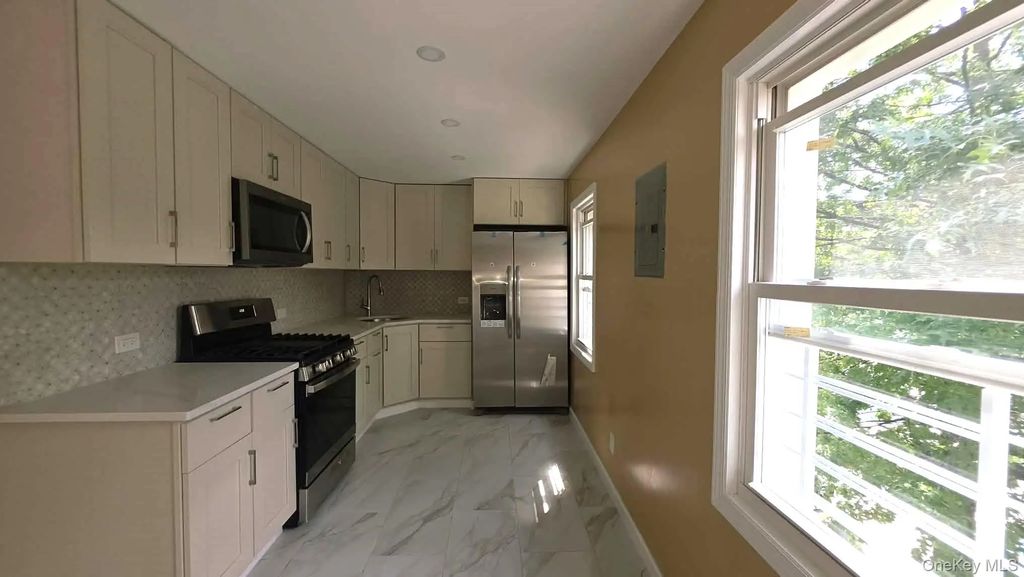 124-05 Jamaica Avenue # 2r, Richmond Hill