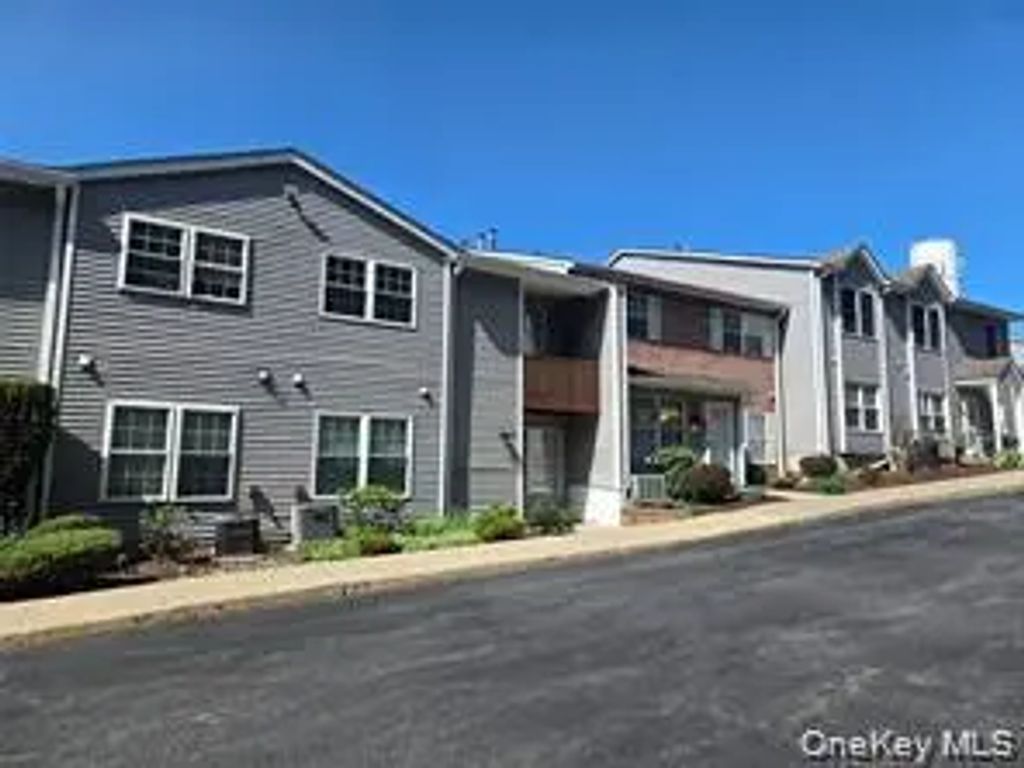 49 Jimal Drive, Middletown