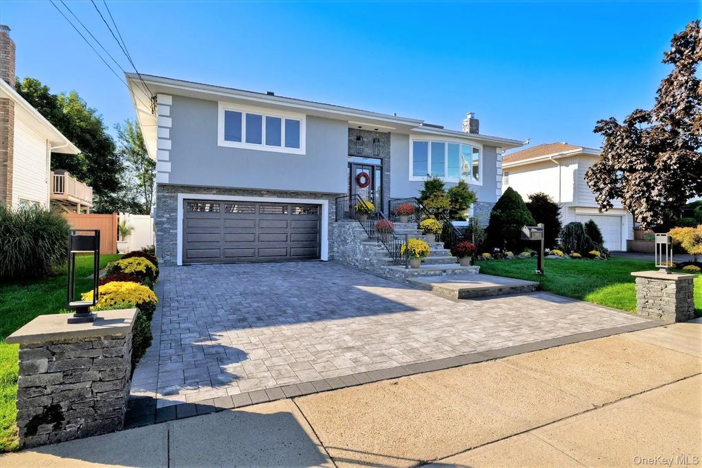569 Links Drive S, Oceanside