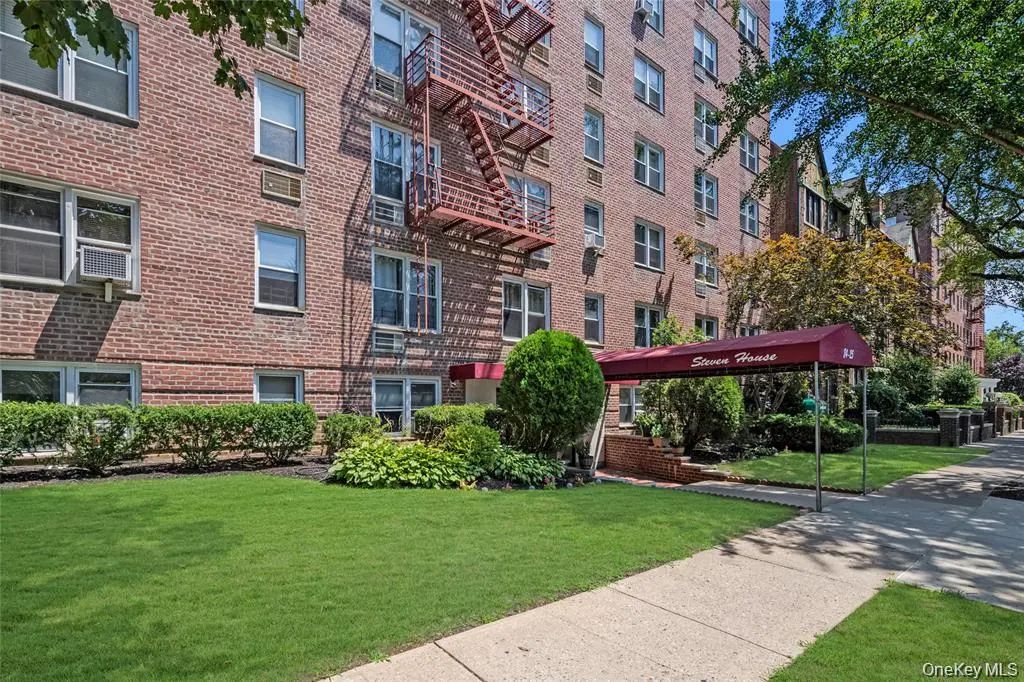 84-25 118th Street # 3d, Kew Gardens