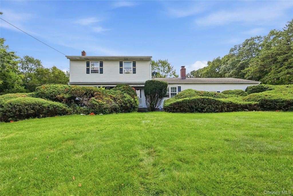 124 E Woodside Avenue, Patchogue