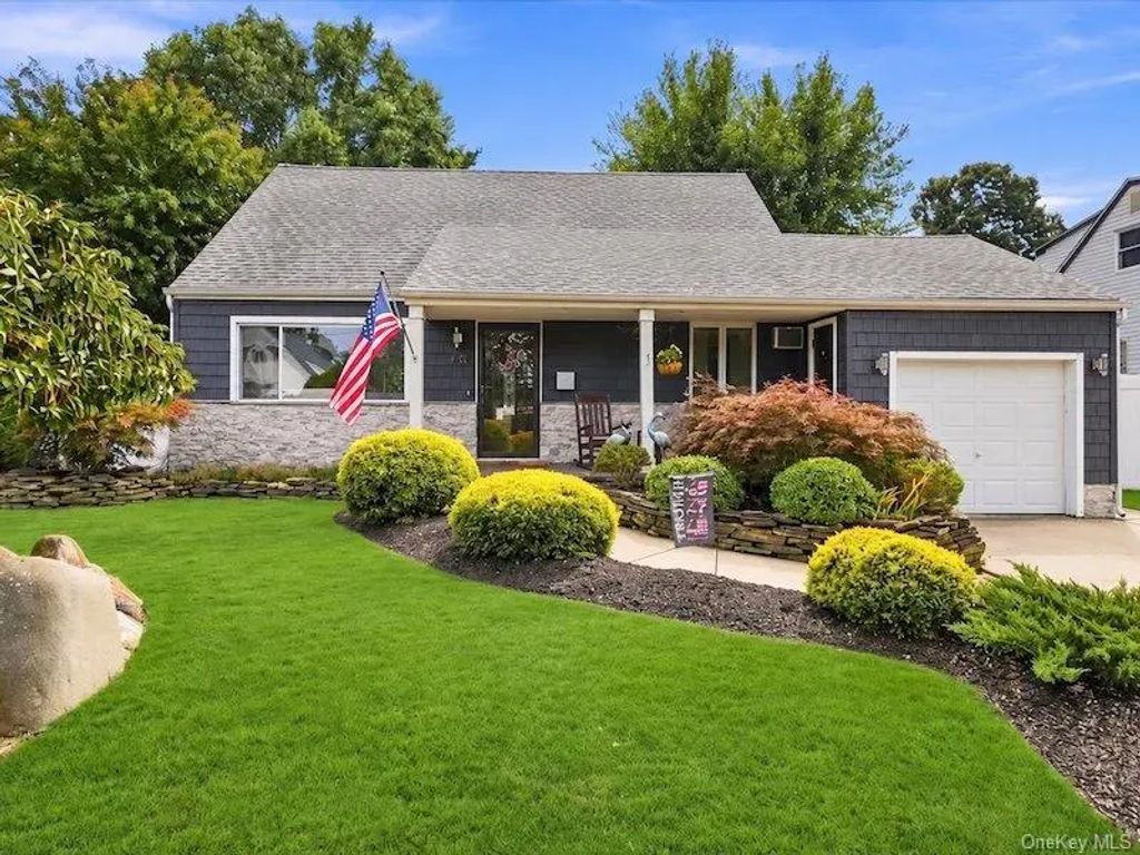 40 Greenwood Drive, North Babylon