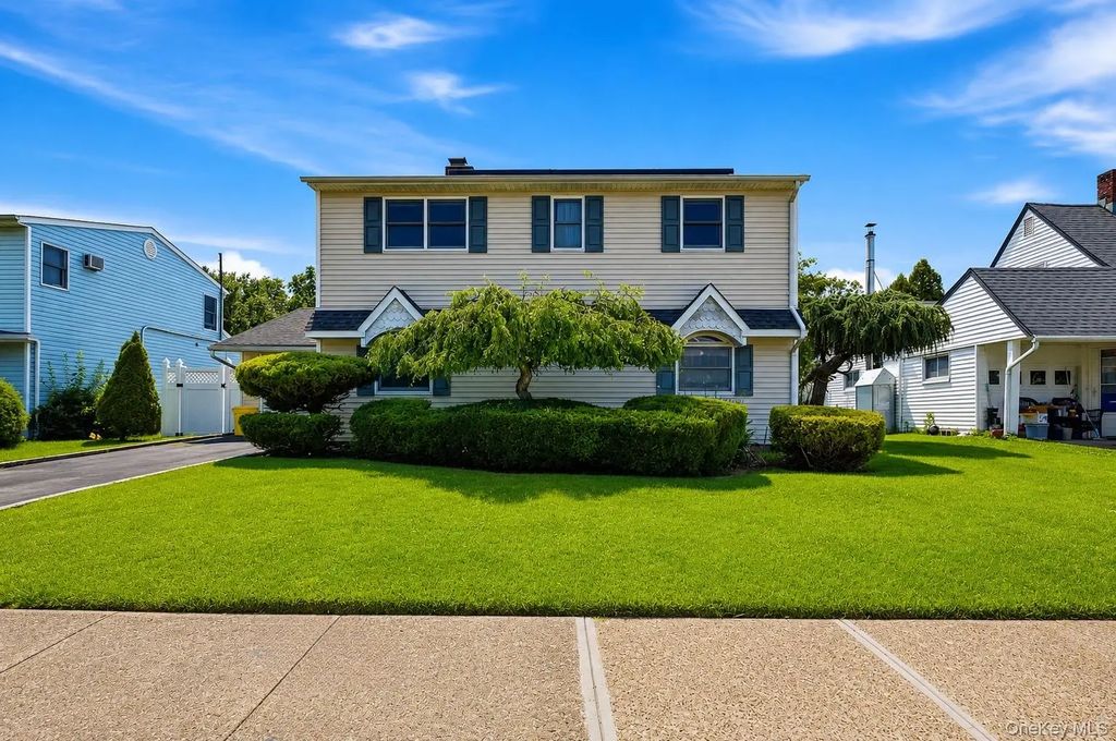12 Cable Lane, Hicksville