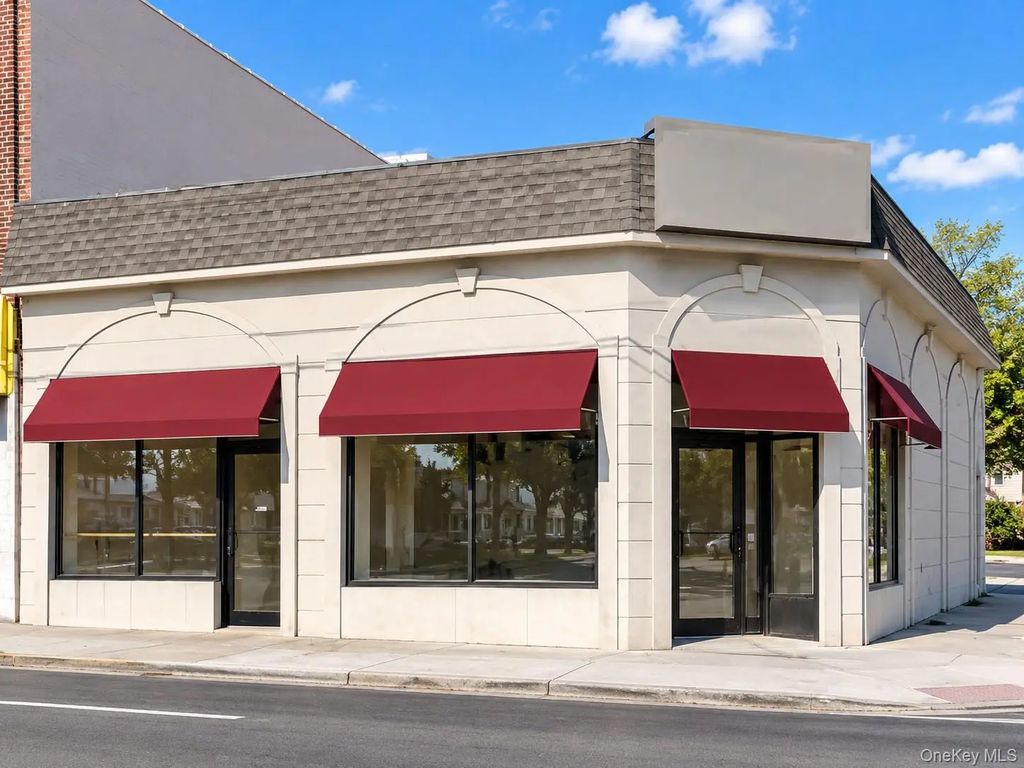 902-904 Hempstead Turnpike, Franklin Square
