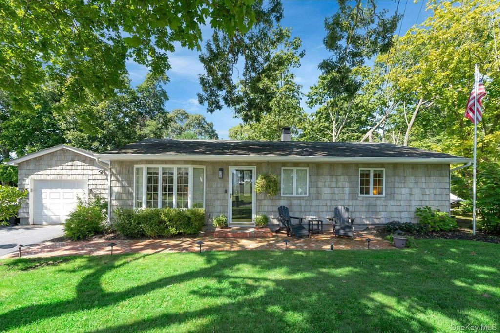 58 Reeves Road, Center Moriches