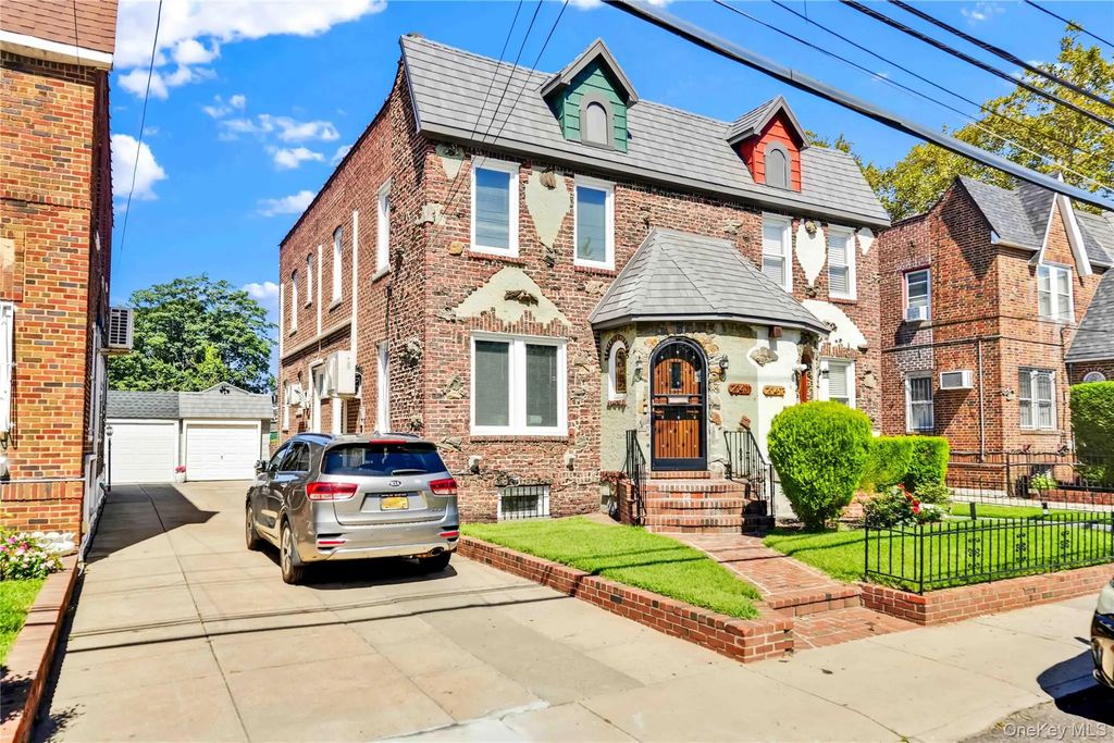204-11 Murdock Avenue, Saint Albans