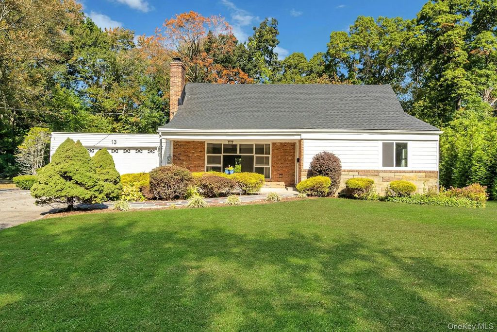13 Colonial Road, Scarsdale