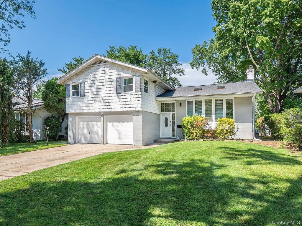 57 Sandy Hollow Road, Port Washington