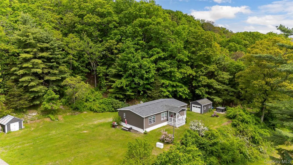 559 Lake Road, Pine Plains