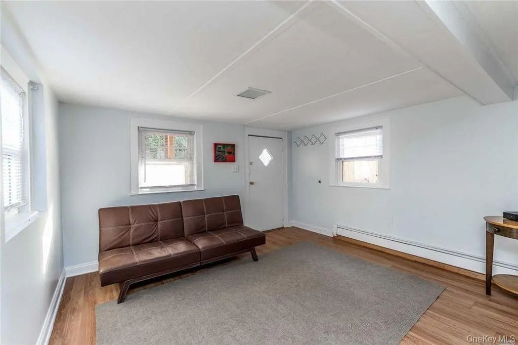 28 E Walnut Street, Long Beach