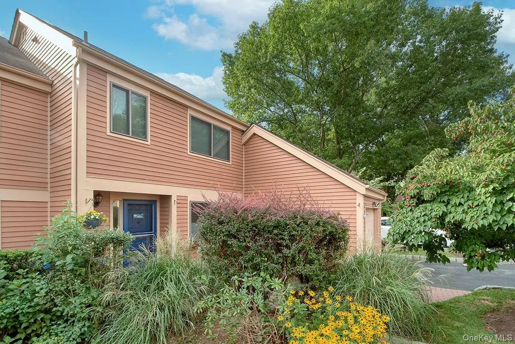 246 Treetop Crescent, Rye Brook
