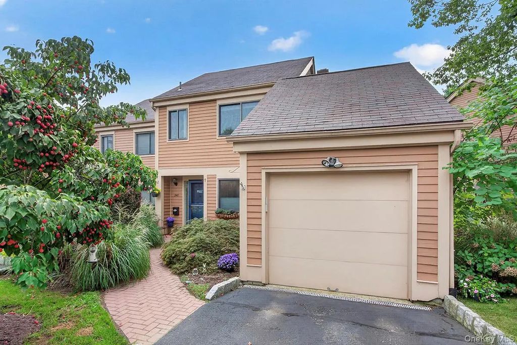 246 Treetop Crescent, Rye Brook