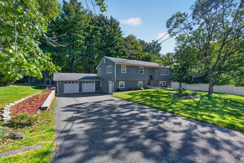 11 Amy Lane, Middletown