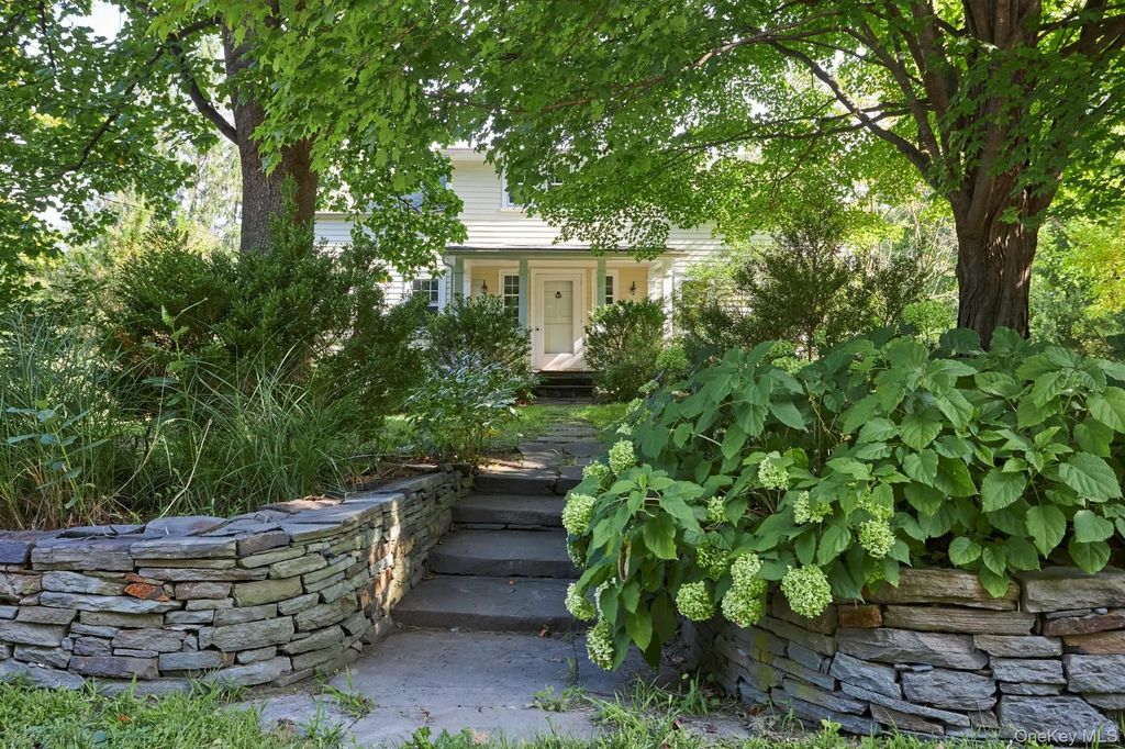 101 Spring Lake Road, Red Hook